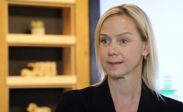 The former daughter-in-law of ex-president Zatlers does not want to lose her rights and 20,000 euros