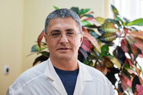 “Will the doctor kiss your leg?” Doctor Myasnikov reprimanded a woman complaining of cramps