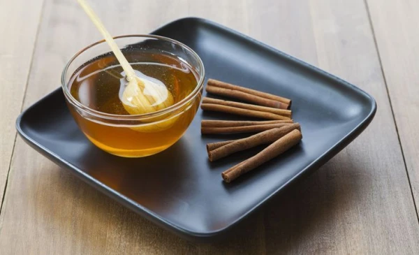 Honey and cinnamon have been named a remedy for mild insomnia