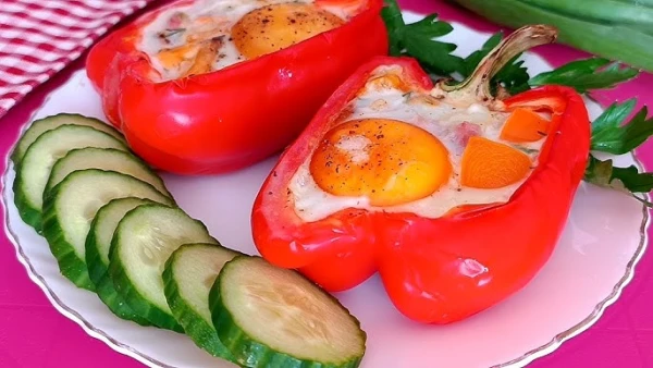 Tired of porridge and scrambled eggs in the morning? Let's make a quick breakfast in bell pepper