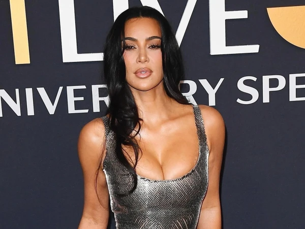 Kim Kardashian Under Fire Again: Fans Mercilessly Mock the Star for Excessive Photoshop