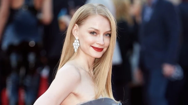 Amid Wedding Rumors: Svetlana Khodchenkova Showed Off Her Figure in a Daring Outfit