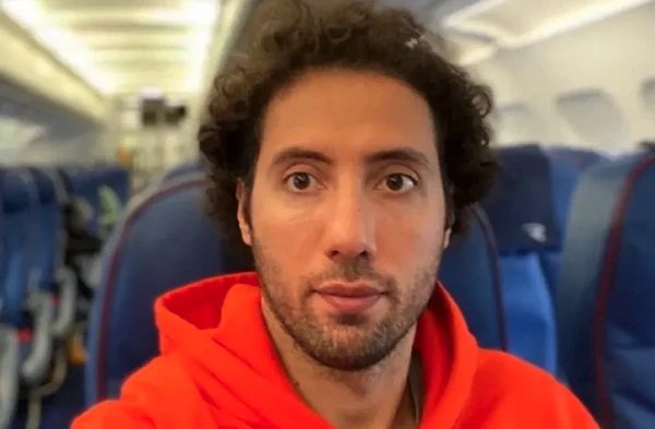 A Comic Who Left Russia for Europe Reveals Difficulties with Citizenship Application