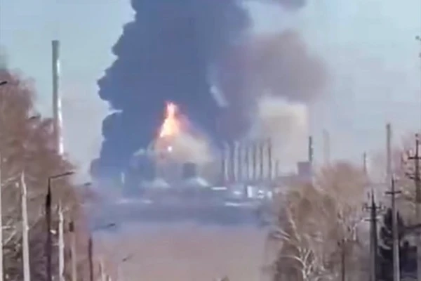 A powerful explosion occurred at the largest petrochemical plant in Russia