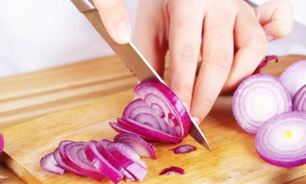 This method will allow you to cut onions without tears