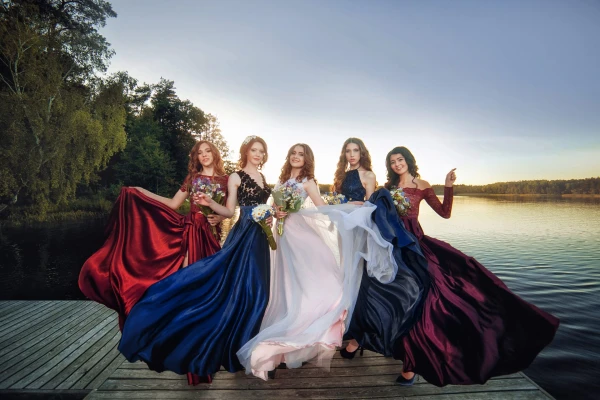 How to Choose a Dress for Graduation: Main Trends of 2026 and Stylist Tips