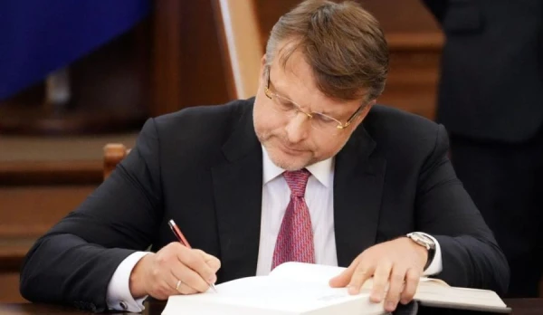 The Leader Strengthens Positions, the Prime Minister's Party Continues to Decline