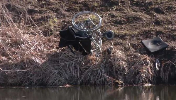 How did he end up in the pond? A disabled man in a wheelchair drowned under mysterious circumstances in Riga