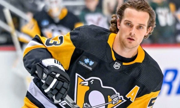 Vancouver with Latvian hockey player Teodors Bļugers finishes last in the NHL regular season for the first time in 54 years