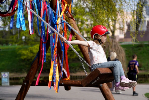 Such people are not accepted as astronauts - every fourth Latvian experiences dizziness and nausea from swinging on swings during Easter