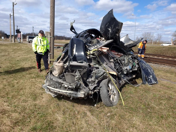 In Daugavpils, a train crushed a car at a railway crossing