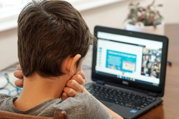 Students Are Dumbing Down Due to AI Use - Teachers