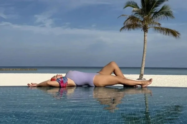 Эта Наденька, чудо, как хороша.