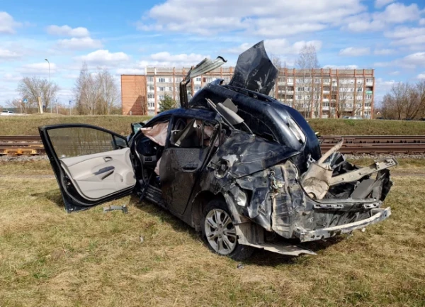 Monstrous Collision - Video of Yesterday's Train and Car Crash in Daugavpils