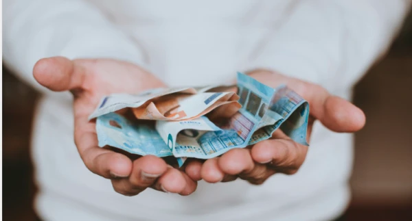 "Essential!" Estonia and Sweden urge residents to keep cash at home