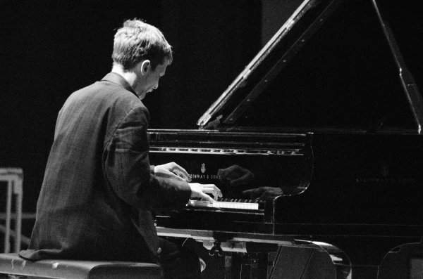 Ukrainian Pianist Living in Riga to Hold Concert in Support of Journalists in His Country