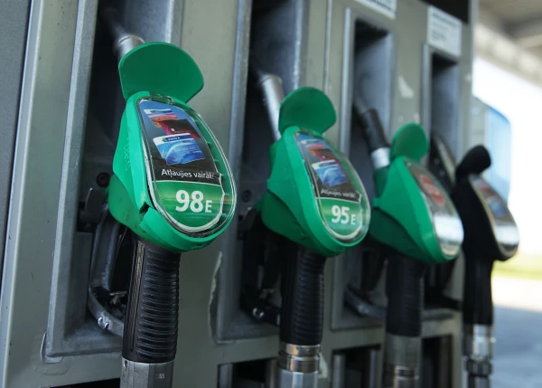 In a closed session, the Cabinet of Ministers discusses the impact of rising fuel prices