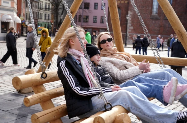 On Wednesday, the sun will shine intermittently and a cold wind will blow