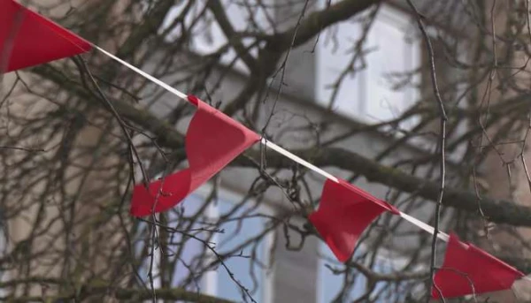 Residents of Jelgava in Shock: Red Flags Have Appeared in Yards, Just Like in Soviet Times