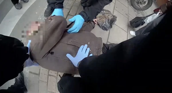 Stopped breathing at the crosswalk: police saved a man in downtown Riga