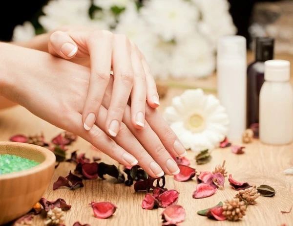 Creams, Oils, and Care: How to Restore Hand Skin After Winter