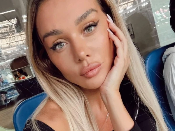 The red carpet couldn't handle it: Sedokova stepped out in a laced dress and overshadowed everyone