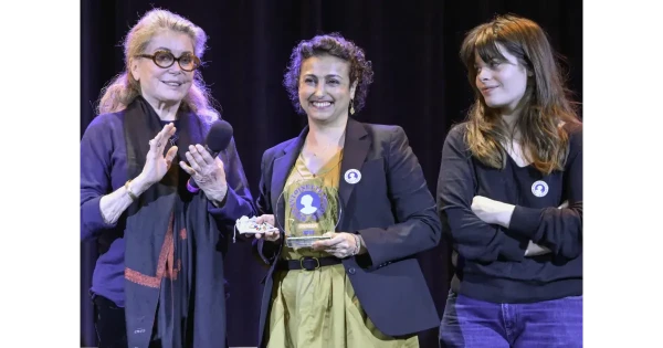 The Mysterious Granddaughter of Catherine Deneuve: Rare Public Appearance with the Legendary Actress