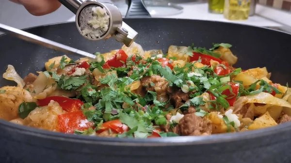 Cooking Made Easy - Delicious Georgian-style Cabbage with Meat