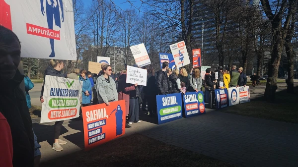 "We Want to Live!": Sick People Gathered Outside the Latvian Government's Windows