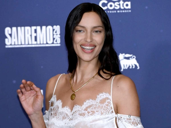 Irina Shayk Amazes Fans with an Elegant Backless Look