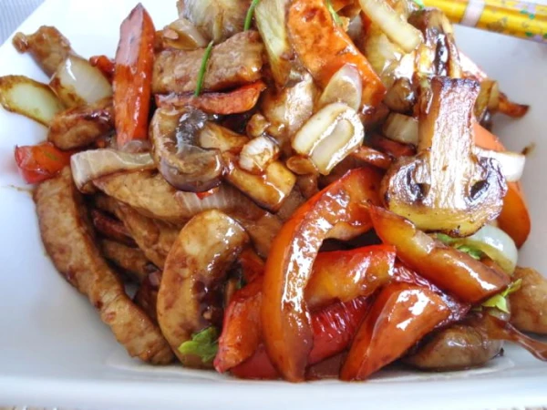 Chinese Pork: This meat, stir-fried in a fragrant sauce, is simply magnificent!
