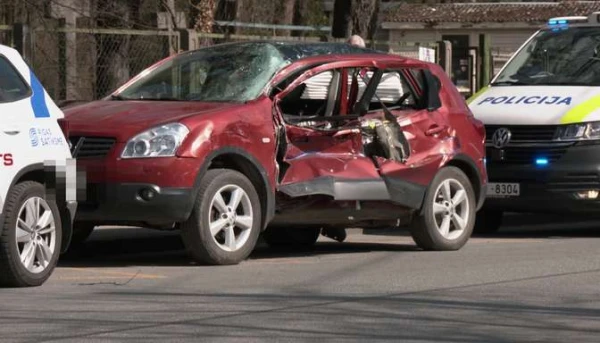 A Man of Advanced Age Did Not Yield to the Tram