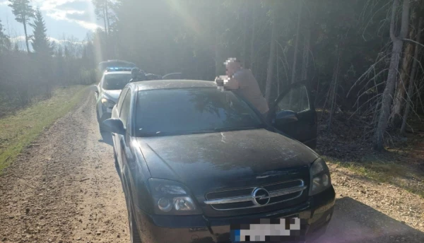 Three carriers and dozens of illegal migrants detained in a day