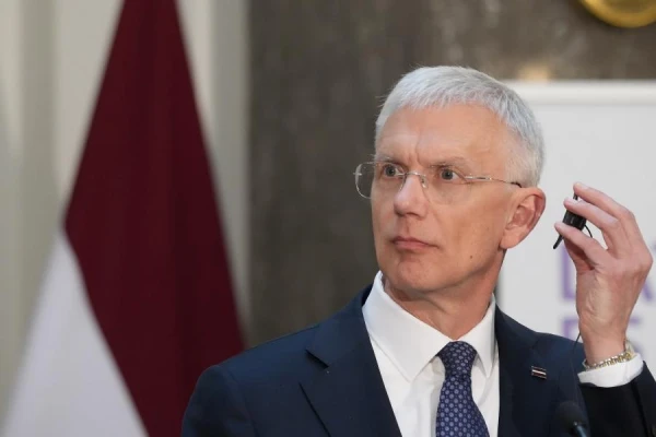 The State Chancellery admitted that it paid for the stay of Karins' wife and daughter in the VIP lounge