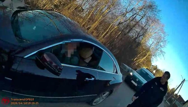 How many liters were in the glass? A woman in the Adazi region was driving a Mercedes with two promille of alcohol