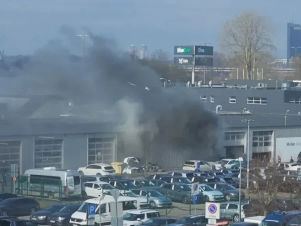 In Riga, 100 people evacuated from a service building due to a fire