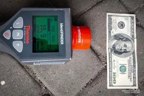 Hundred-Dollar Shock at the Border: Ukrainian Woman with 'Radiating' Bill Raised Alarm