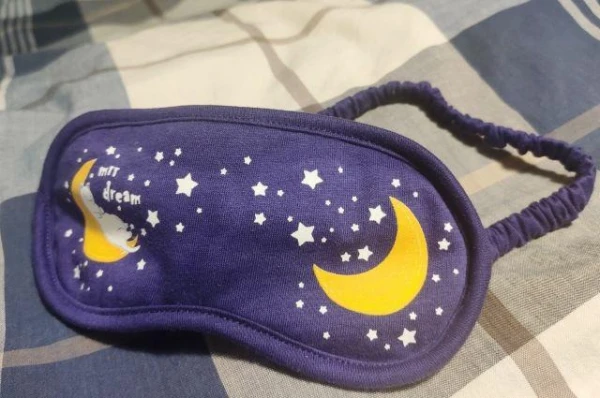 What are the benefits of a sleep mask?