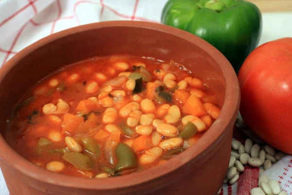 Beans in Tomato Sauce — Traditional Greek Recipe