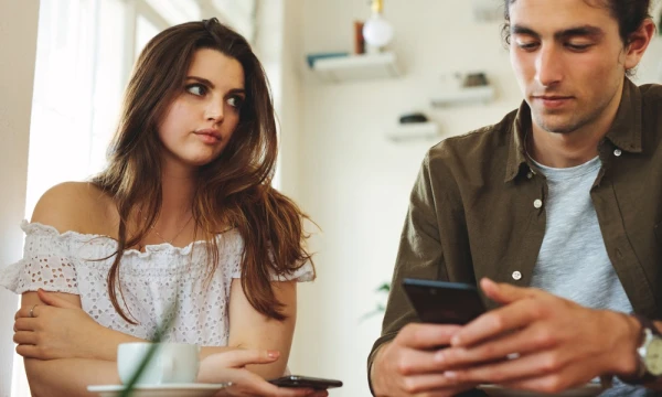 Promises — but No Action: Alarming Signals on the First Date