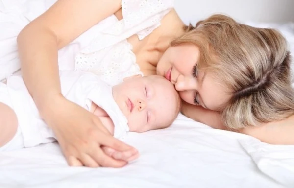 Co-sleeping with a Child: Benefits, Risks, and Where the Line Is Drawn