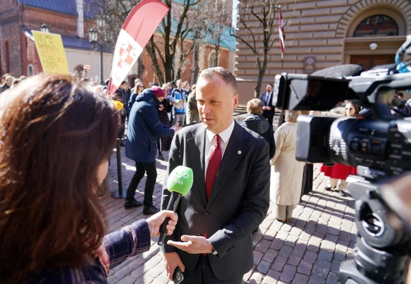 They Preferred to Hold on to Their Seats and 'Lexus' Cars