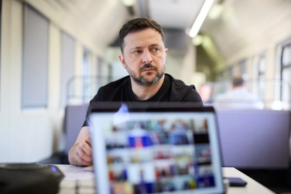 Zelensky Accuses US Special Envoys of Disrespecting Ukraine