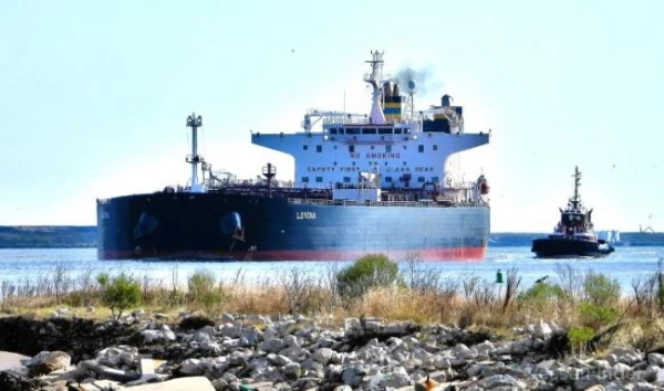 Daring Maneuver: Shadow Fleet Tanker Evades Norwegian Patrols