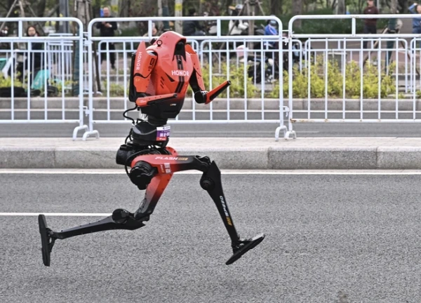How fast does the fastest robot run?