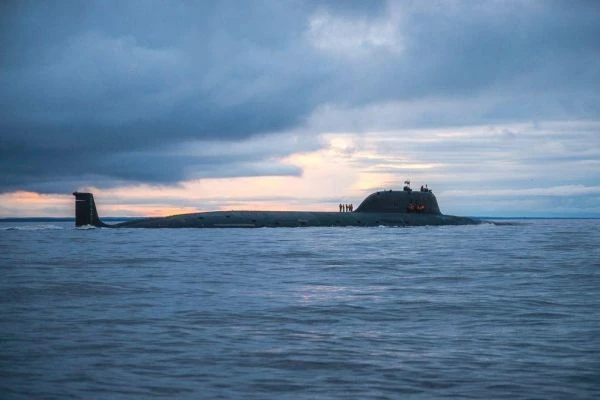 Call from the Depths: Putin's Submarines Alarm NATO in the Atlantic, According to Bloomberg