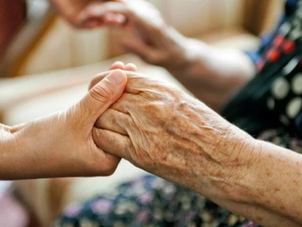 A Difficult Conversation: How to Properly Inform a Relative About an Illness