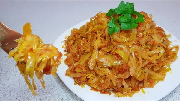 Just half a tablespoon at the end of cooking: one secret technique will turn stewed cabbage into a masterpiece