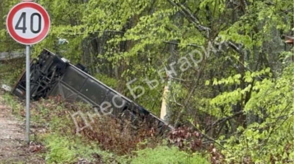 Shocking Accident in Bulgaria: Bus with Ukrainians Overturned, Two Dead and 16 Injured