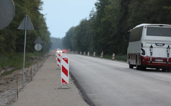 Short on funds: Latvia starts postponing road repairs